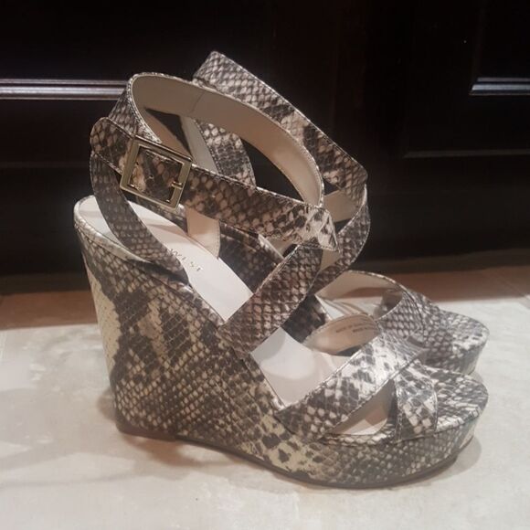 NINE WEST Snake Print Wedge Sandals - Size 8 - Picture 1 of 5